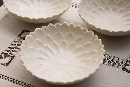 whiteflowerbowl1.jpg